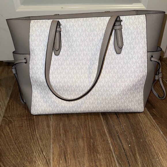 Michael Kors Gilly Large Drawstring Travel Tote Bag MK Bright White - Picture 2 of 7